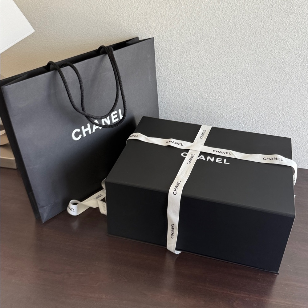 Chanel Black Shopping Bag and Box Set magnetic - Picture 6 of 6